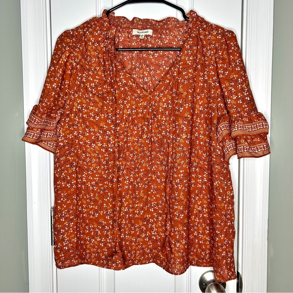 Max Studio Rust White Ditsy Floral Print Ruffle Sleeve Tie Front Blouse